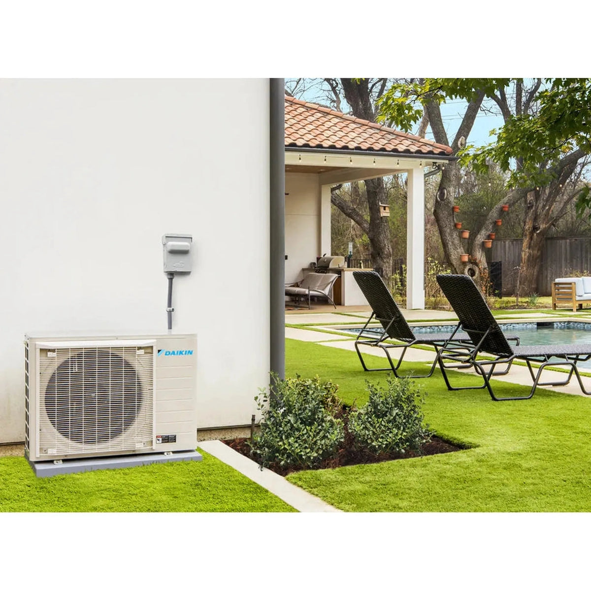 Daikin Entra Series 24000 BTU 18 SEER2 Single Zone Ductless Mini Split Heat Pump System - R32